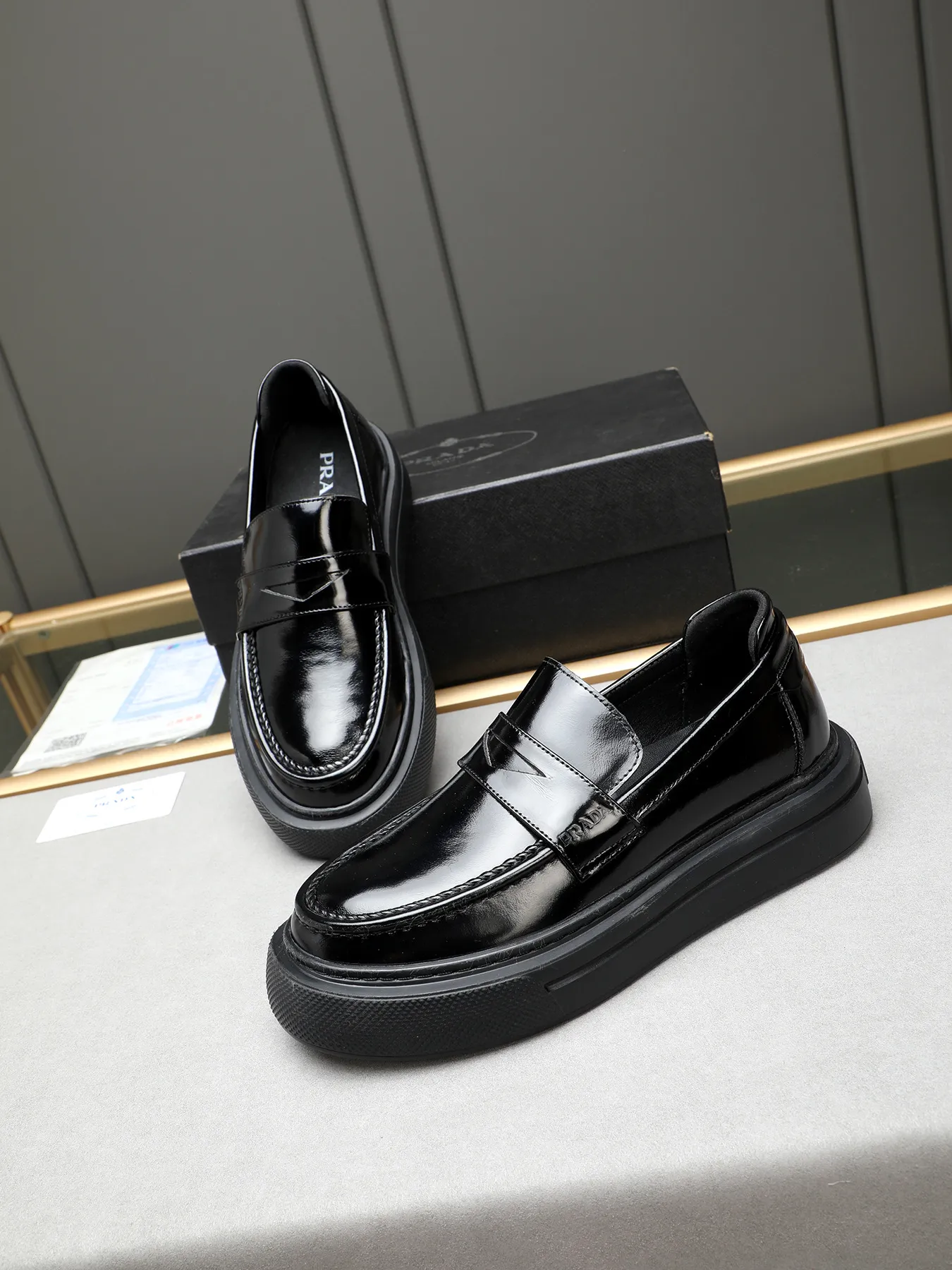 Men's Men's Shoes 💰500 Prada/Prada Men's new casual shoes, this upper is made of imported calfskin + sheep lining! The outsole is made of non-slip foam outsole, which feels good on your feet and is a fashionable and stylish item!  Size: 38-44 (45 customized)